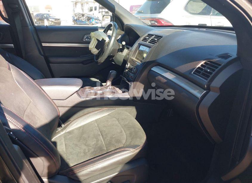 Photo 5 of 2018 Ford Explorer XLT (VIN 1FM5K7D8XJGB31661)