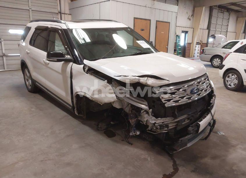 2018 Ford Explorer XLT (VIN 1FM5K7D8XJGC39083) main photo