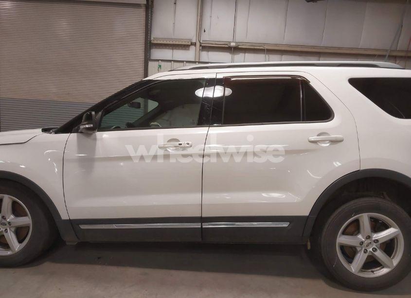 Photo 15 of 2018 Ford Explorer XLT (VIN 1FM5K7D8XJGC39083)