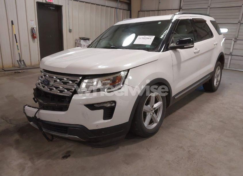 Photo 2 of 2018 Ford Explorer XLT (VIN 1FM5K7D8XJGC39083)