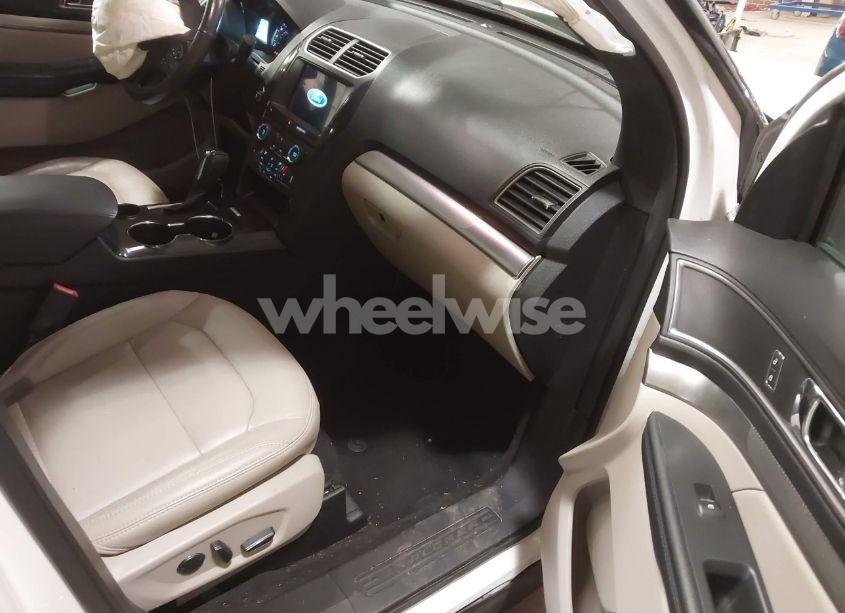 Photo 5 of 2018 Ford Explorer XLT (VIN 1FM5K7D8XJGC39083)