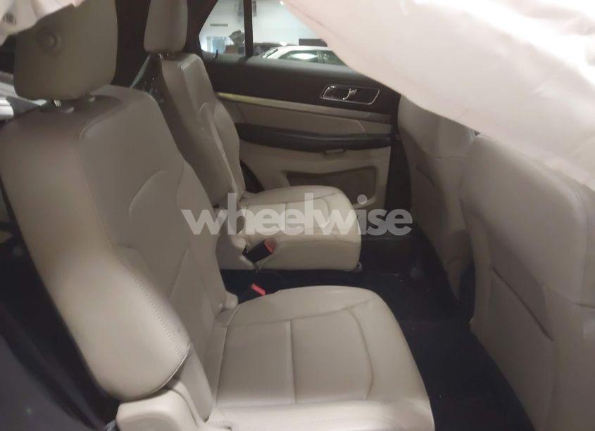 Photo 8 of 2018 Ford Explorer XLT (VIN 1FM5K7D8XJGC39083)