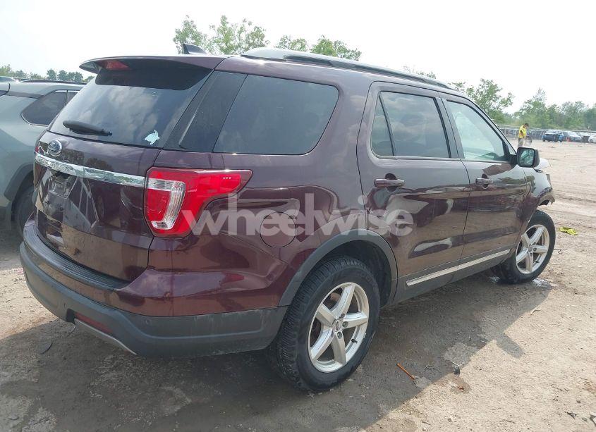 Photo 4 of 2019 Ford Explorer XLT (VIN 1FM5K7D8XKGA06001)