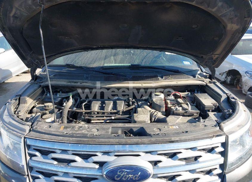 Photo 10 of 2019 Ford Explorer XLT (VIN 1FM5K7D8XKGA27723)