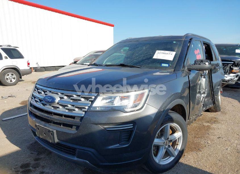 Photo 2 of 2019 Ford Explorer XLT (VIN 1FM5K7D8XKGA27723)