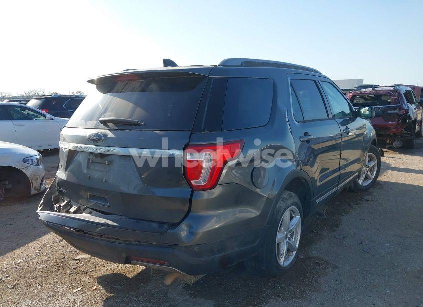 Photo 4 of 2019 Ford Explorer XLT (VIN 1FM5K7D8XKGA27723)
