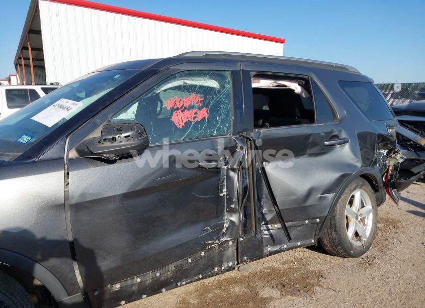 Photo 6 of 2019 Ford Explorer XLT (VIN 1FM5K7D8XKGA27723)