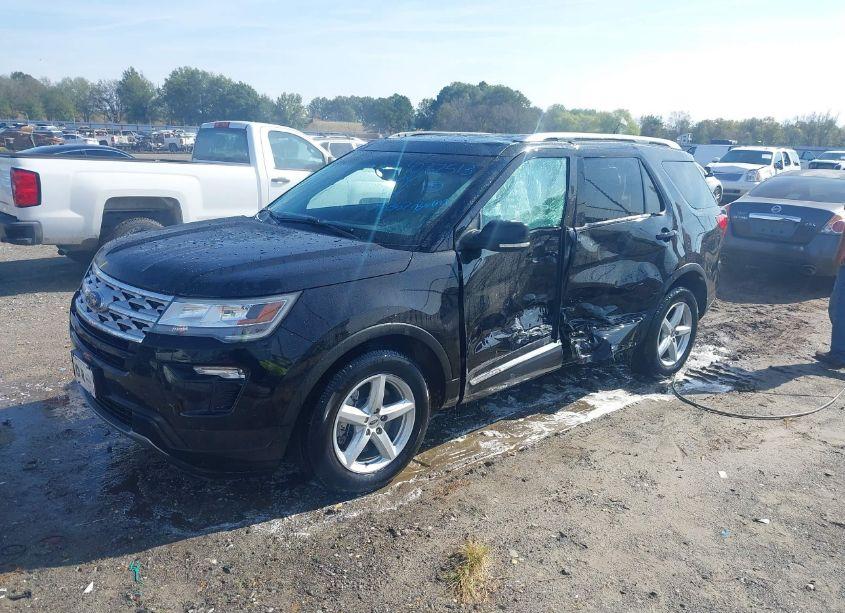 Photo 2 of 2019 Ford Explorer XLT (VIN 1FM5K7D8XKGA36955)