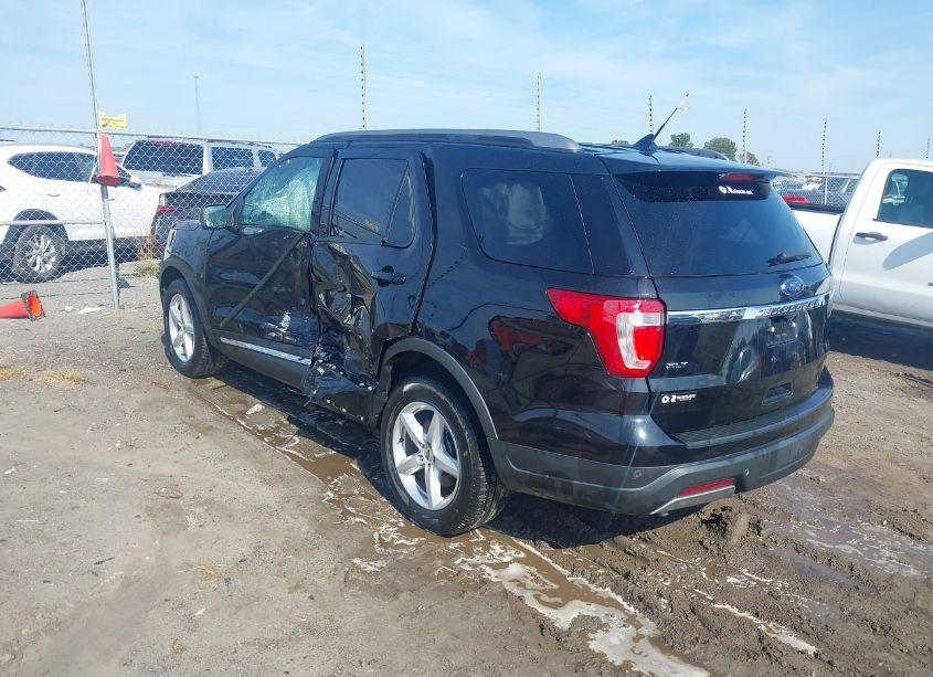 Photo 3 of 2019 Ford Explorer XLT (VIN 1FM5K7D8XKGA36955)