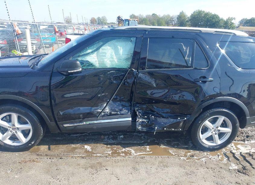 Photo 6 of 2019 Ford Explorer XLT (VIN 1FM5K7D8XKGA36955)