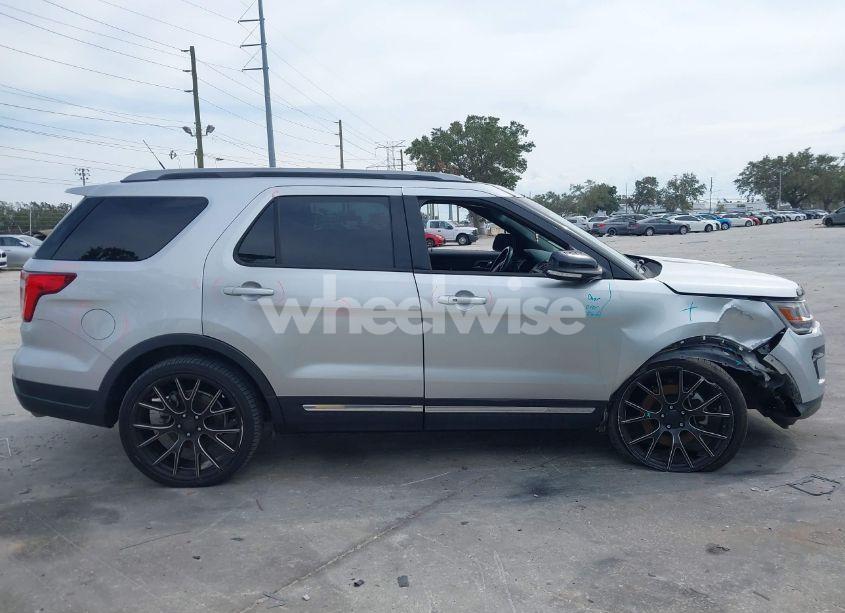Photo 12 of 2019 Ford Explorer XLT (VIN 1FM5K7D8XKGA46028)