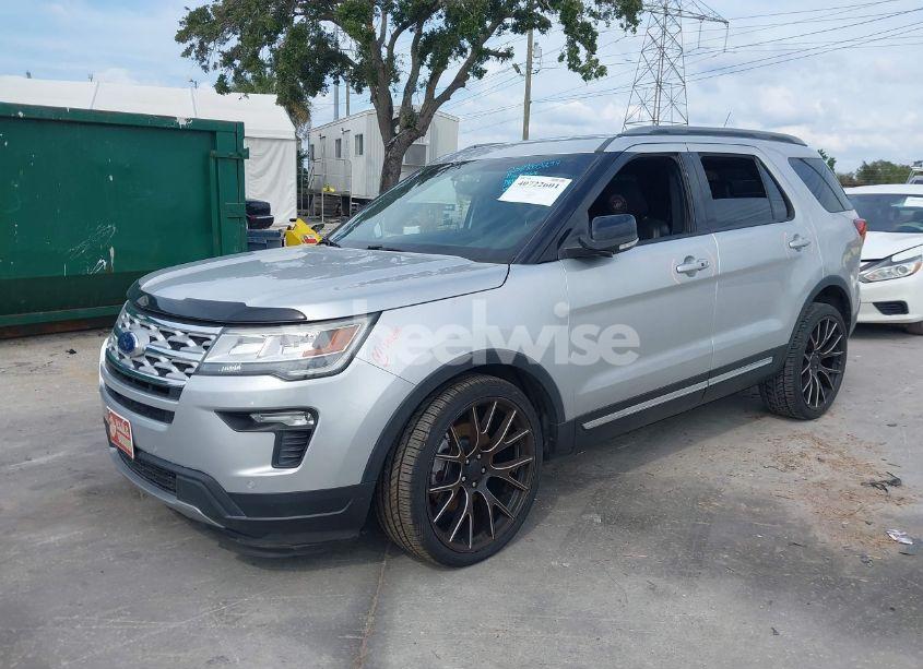 Photo 2 of 2019 Ford Explorer XLT (VIN 1FM5K7D8XKGA46028)