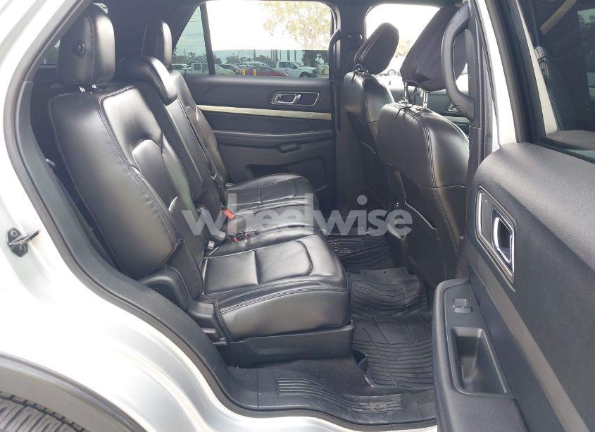 Photo 8 of 2019 Ford Explorer XLT (VIN 1FM5K7D8XKGA46028)