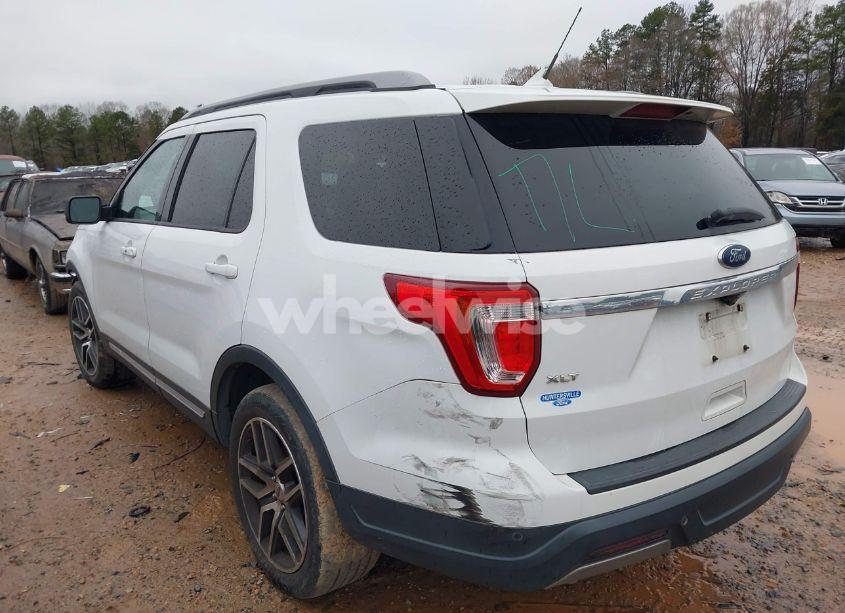 Photo 3 of 2019 Ford Explorer XLT (VIN 1FM5K7D8XKGA94936)