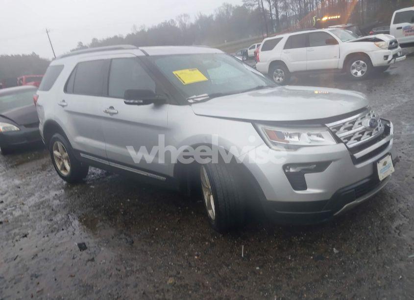 2019 Ford Explorer XLT (VIN 1FM5K7D8XKGB25733) main photo