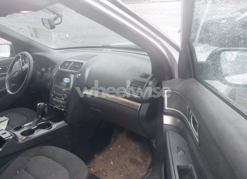 Photo 5 of 2019 Ford Explorer XLT (VIN 1FM5K7D8XKGB25733)