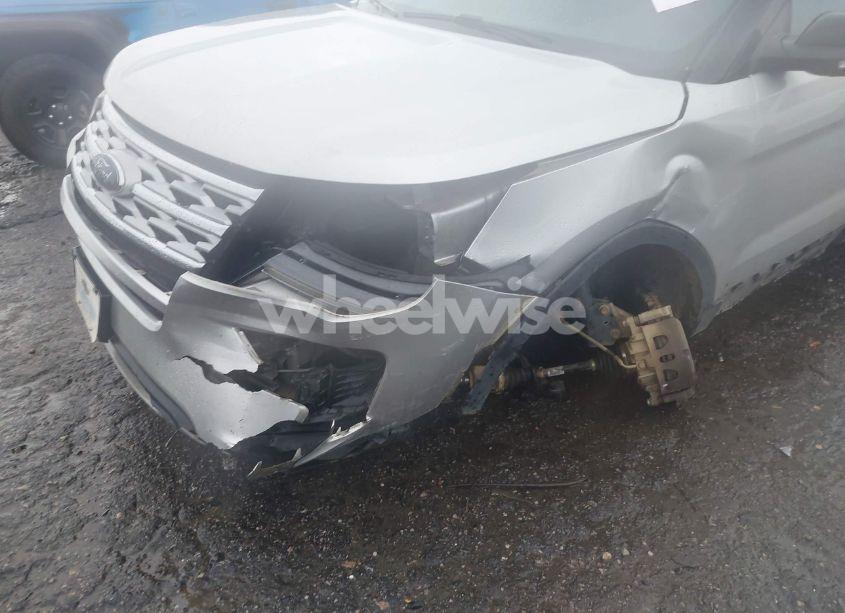 Photo 6 of 2019 Ford Explorer XLT (VIN 1FM5K7D8XKGB25733)