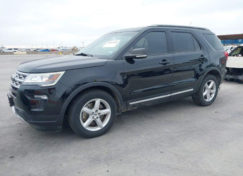 Photo 2 of 2019 Ford Explorer XLT (VIN 1FM5K7D8XKGB38532)