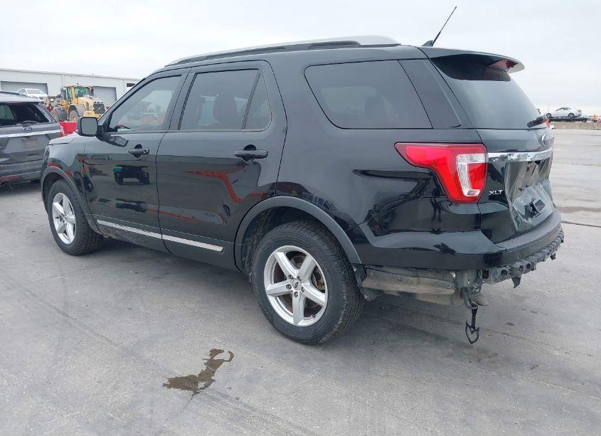 Photo 3 of 2019 Ford Explorer XLT (VIN 1FM5K7D8XKGB38532)