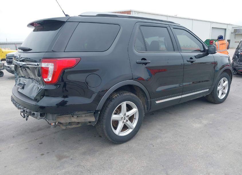 Photo 4 of 2019 Ford Explorer XLT (VIN 1FM5K7D8XKGB38532)