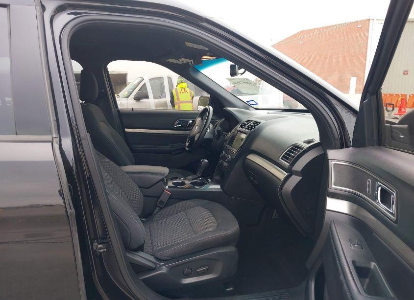 Photo 5 of 2019 Ford Explorer XLT (VIN 1FM5K7D8XKGB38532)