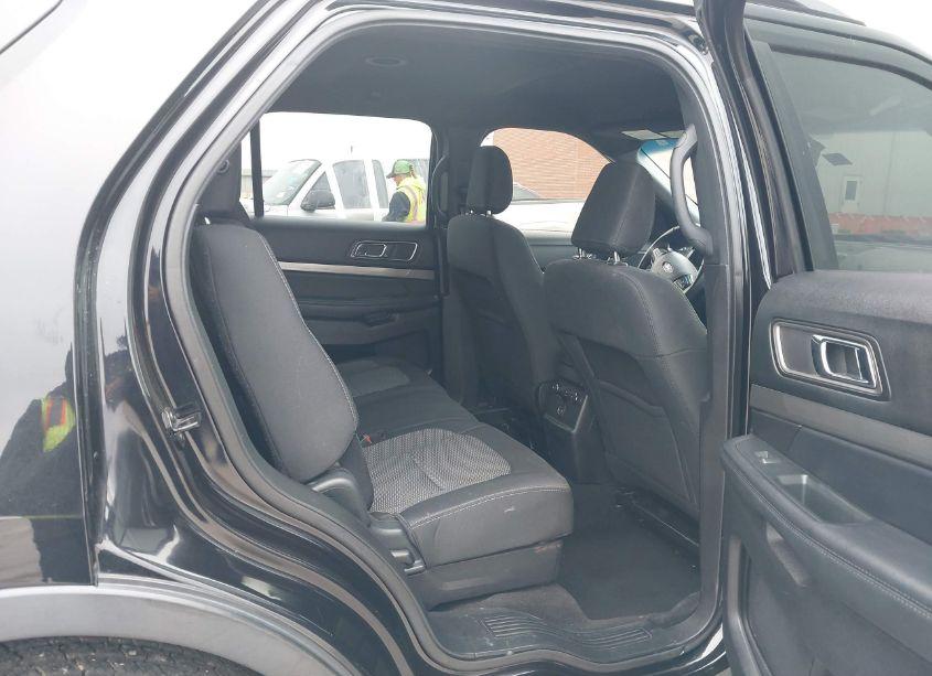 Photo 8 of 2019 Ford Explorer XLT (VIN 1FM5K7D8XKGB38532)