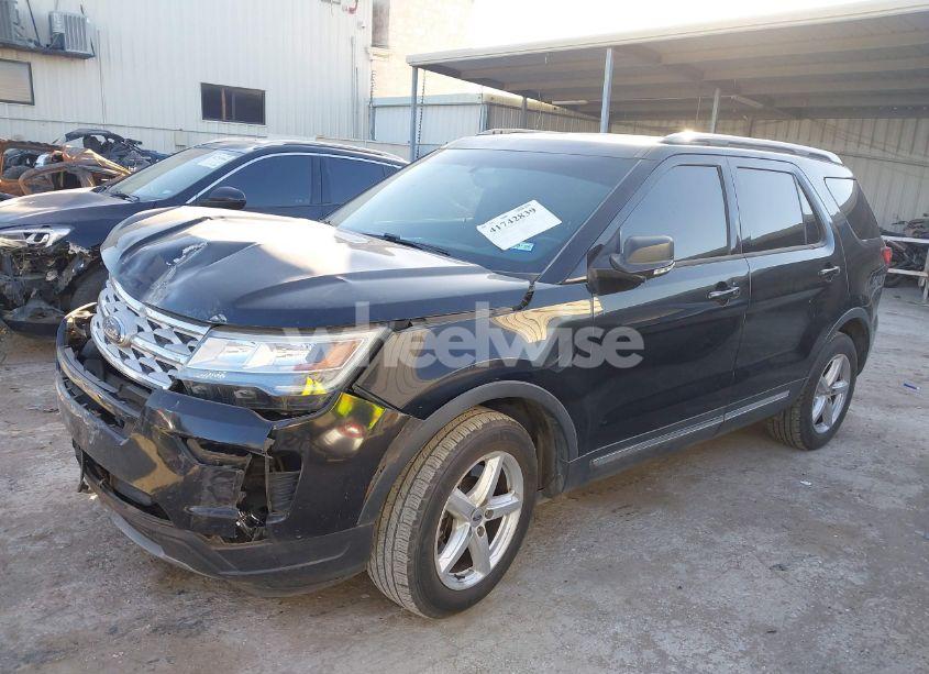 Photo 2 of 2019 Ford Explorer XLT (VIN 1FM5K7D8XKGB48185)