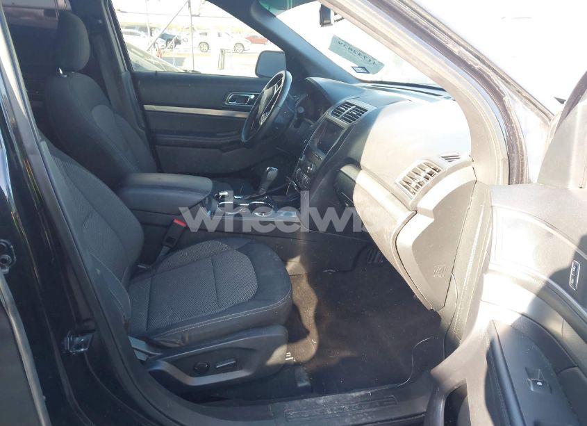 Photo 5 of 2019 Ford Explorer XLT (VIN 1FM5K7D8XKGB48185)