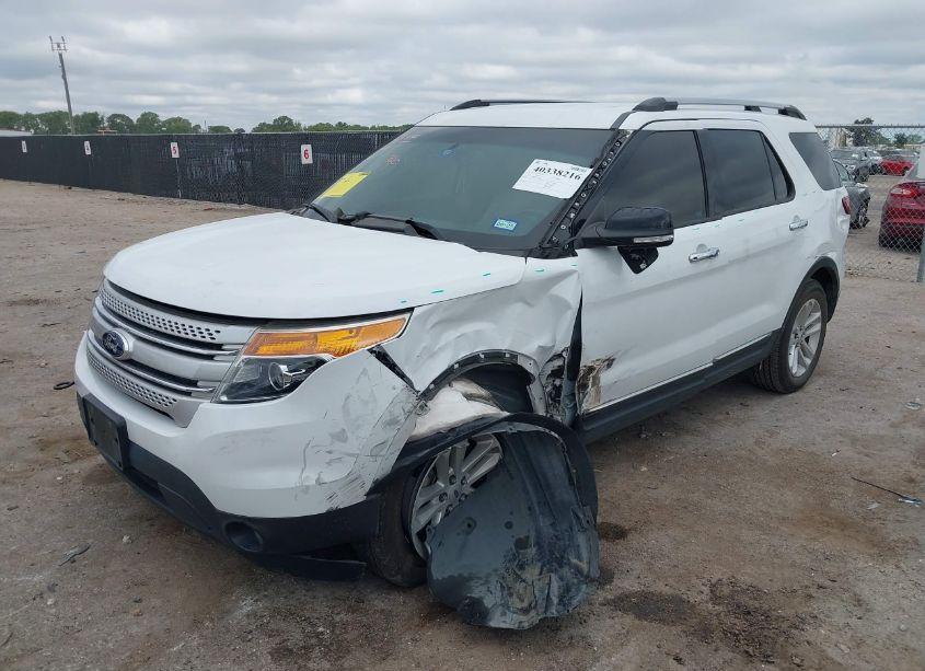 Photo 2 of 2014 Ford Explorer XLT (VIN 1FM5K7D91EGA48621)