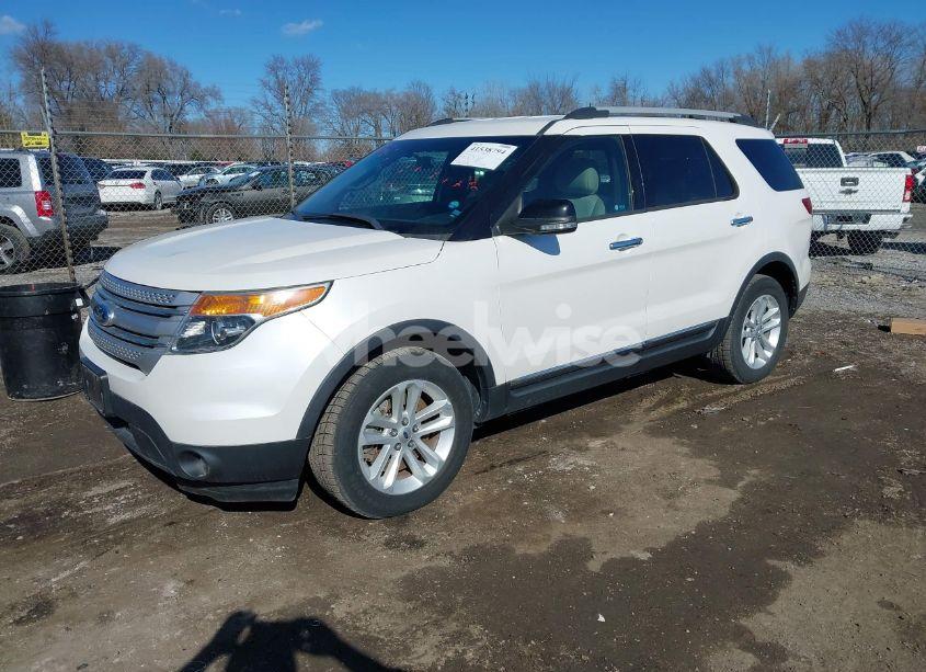 Photo 2 of 2014 Ford Explorer XLT (VIN 1FM5K7D94EGA27505)