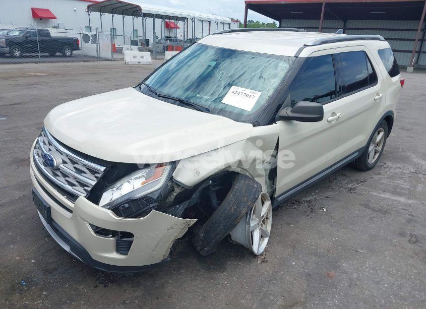 Photo 2 of 2018 Ford Explorer XLT (VIN 1FM5K7DH0JGA40219)