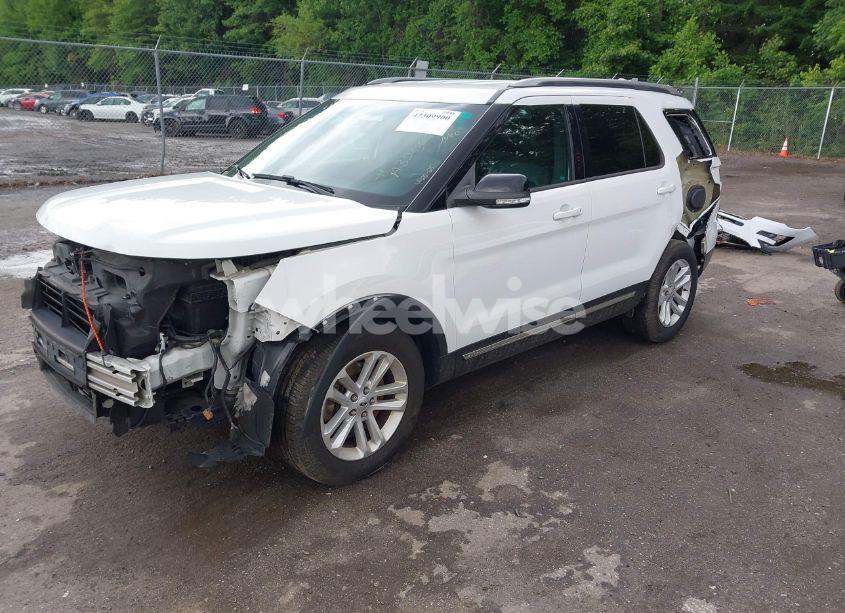 Photo 2 of 2017 Ford Explorer XLT (VIN 1FM5K7DH1HGA32060)