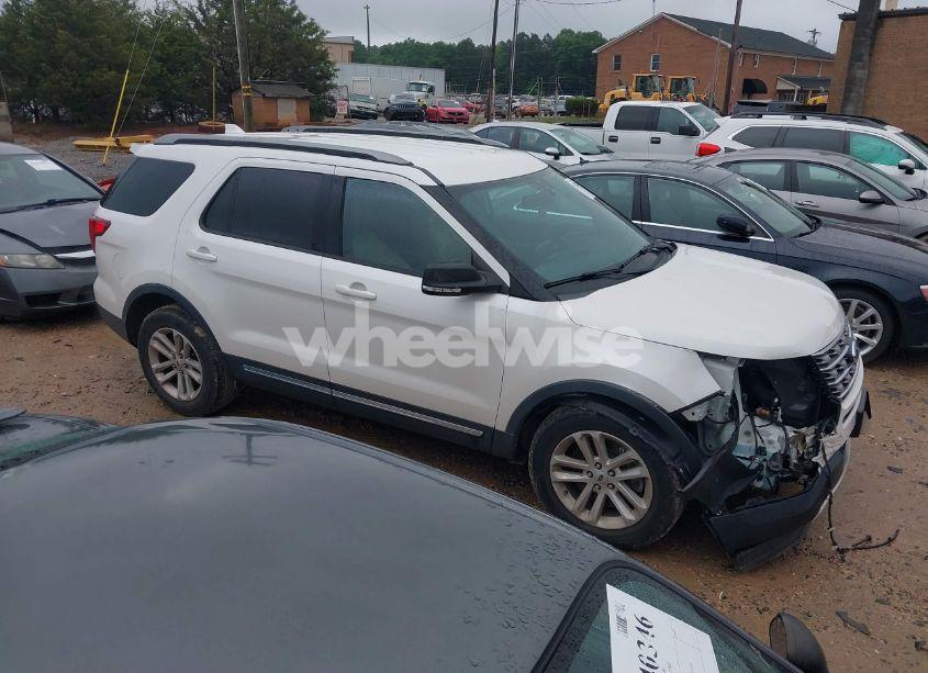 2017 Ford Explorer XLT (VIN 1FM5K7DH1HGC83144) main photo