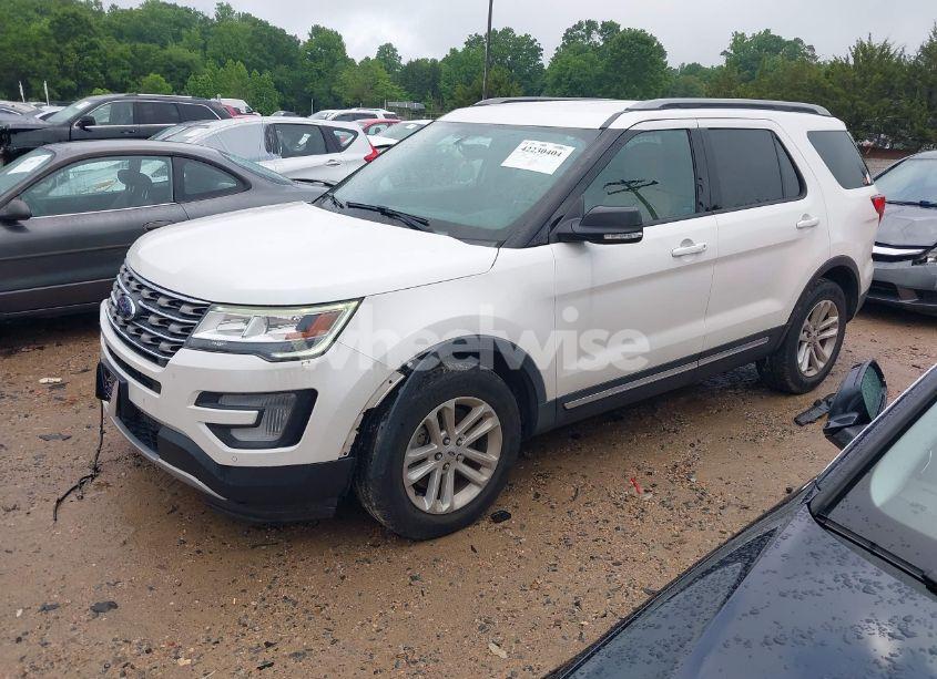 Photo 2 of 2017 Ford Explorer XLT (VIN 1FM5K7DH1HGC83144)