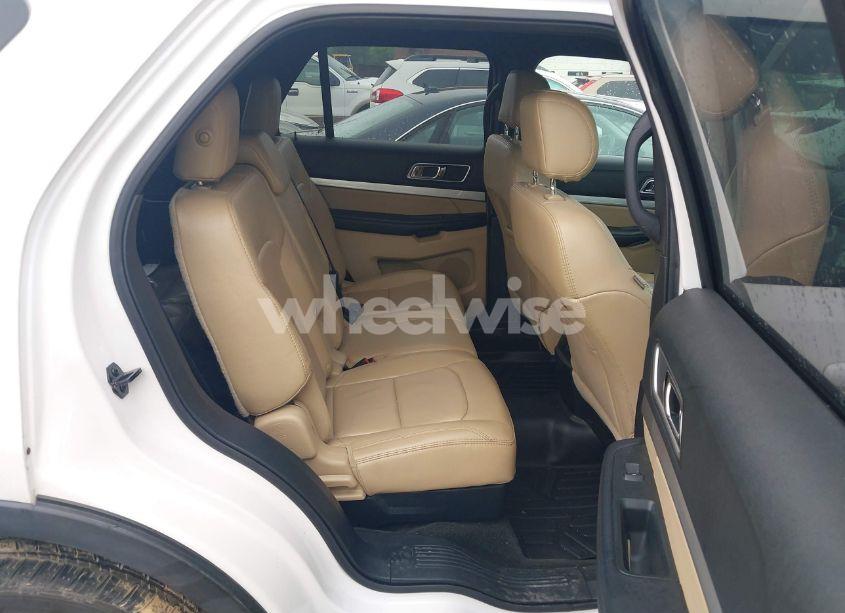 Photo 8 of 2017 Ford Explorer XLT (VIN 1FM5K7DH1HGC83144)