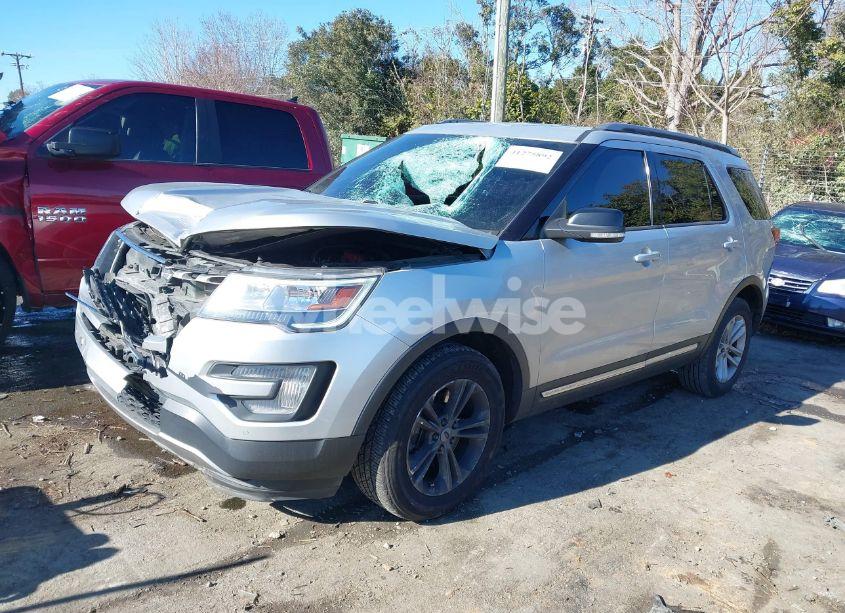 Photo 2 of 2017 Ford Explorer XLT (VIN 1FM5K7DH1HGC89087)