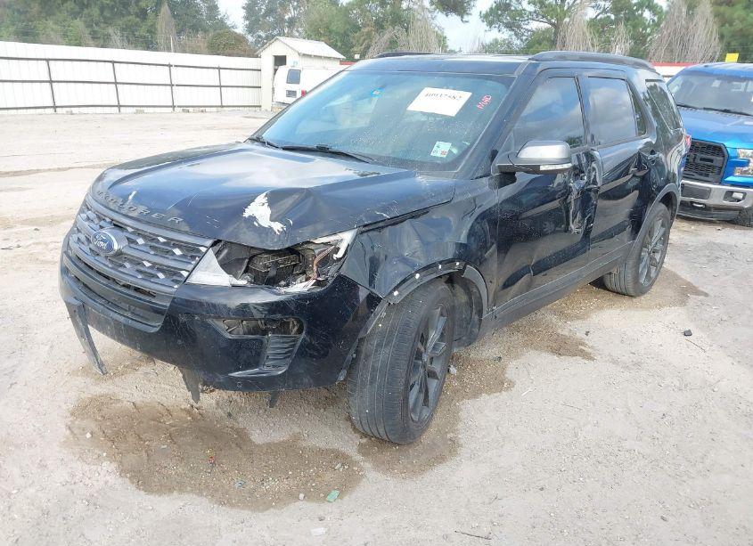 Photo 2 of 2018 Ford Explorer XLT (VIN 1FM5K7DH1JGA39905)