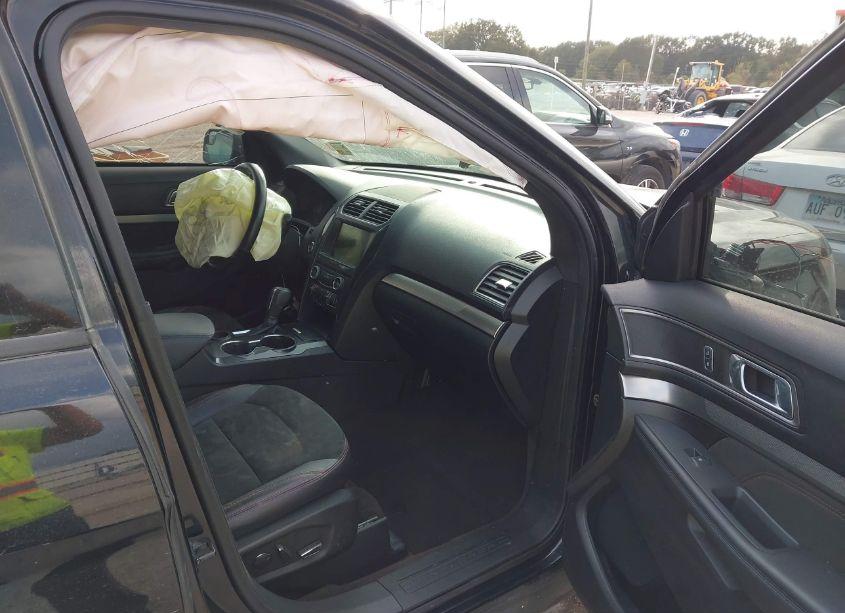 Photo 5 of 2018 Ford Explorer XLT (VIN 1FM5K7DH1JGA39905)