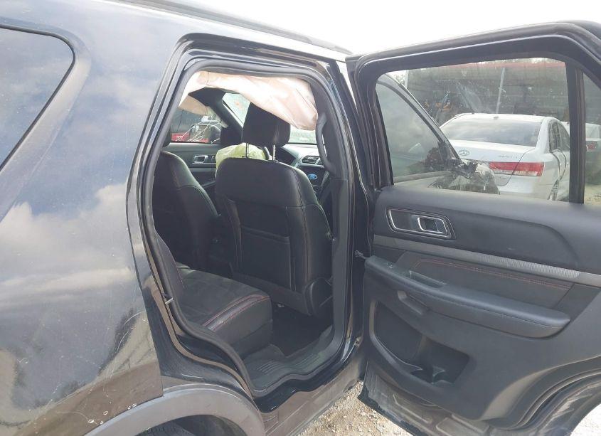 Photo 8 of 2018 Ford Explorer XLT (VIN 1FM5K7DH1JGA39905)
