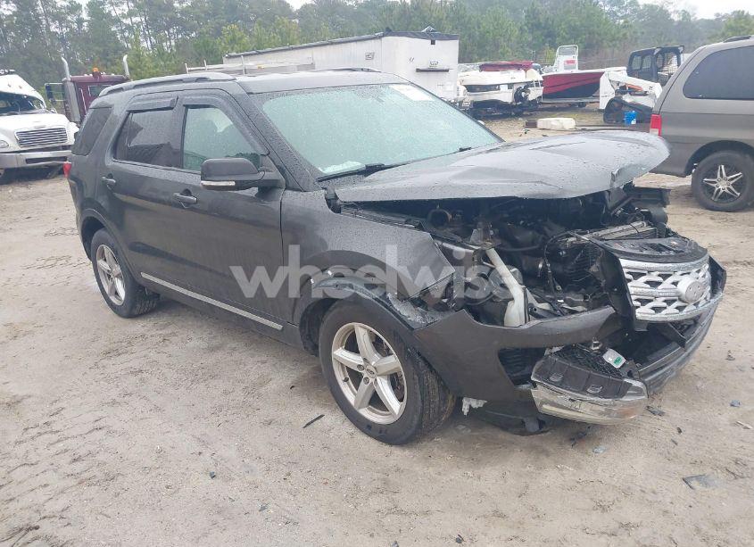 2019 Ford Explorer XLT (VIN 1FM5K7DH1KGB01563) main photo