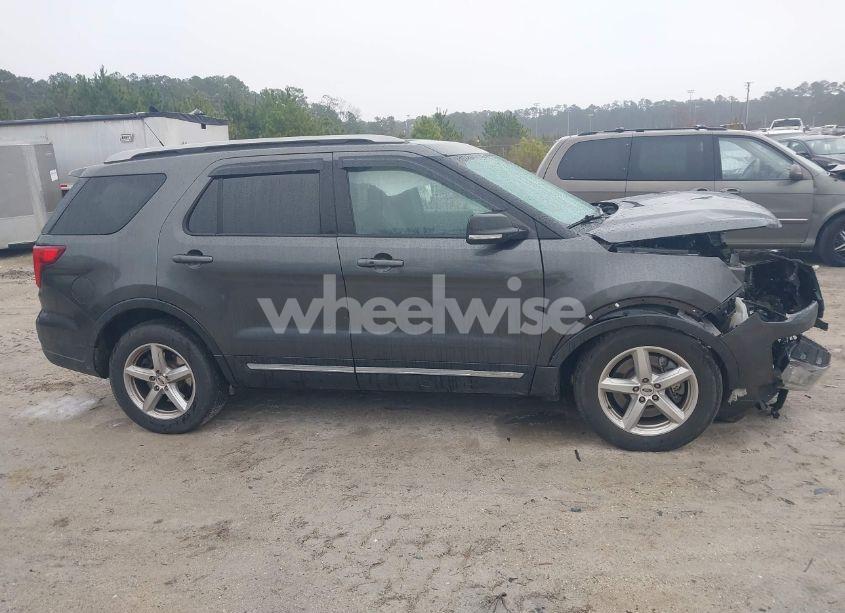 Photo 13 of 2019 Ford Explorer XLT (VIN 1FM5K7DH1KGB01563)
