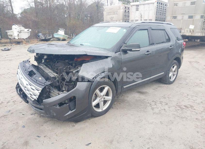 Photo 2 of 2019 Ford Explorer XLT (VIN 1FM5K7DH1KGB01563)