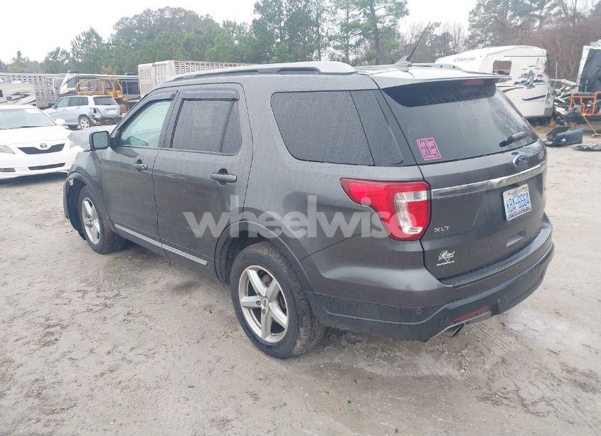 Photo 3 of 2019 Ford Explorer XLT (VIN 1FM5K7DH1KGB01563)