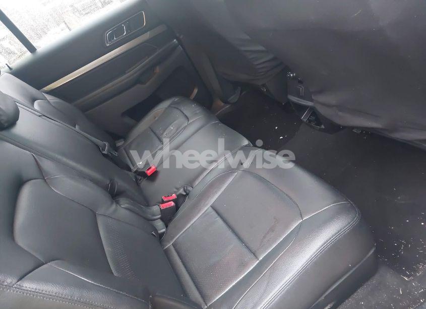 Photo 8 of 2019 Ford Explorer XLT (VIN 1FM5K7DH1KGB01563)