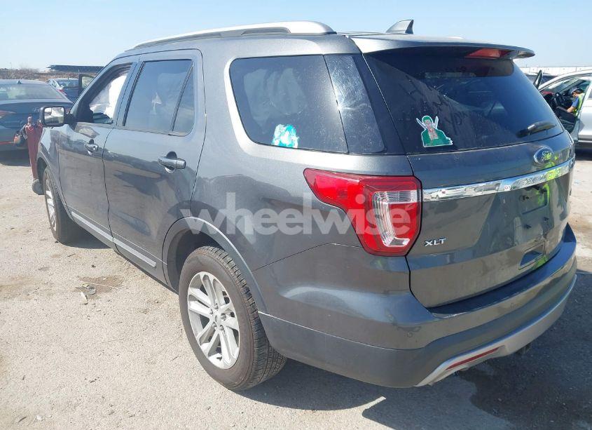 Photo 3 of 2017 Ford Explorer XLT (VIN 1FM5K7DH3HGD00123)