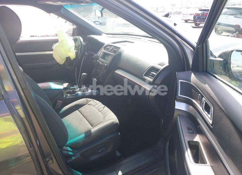 Photo 5 of 2017 Ford Explorer XLT (VIN 1FM5K7DH3HGD00123)