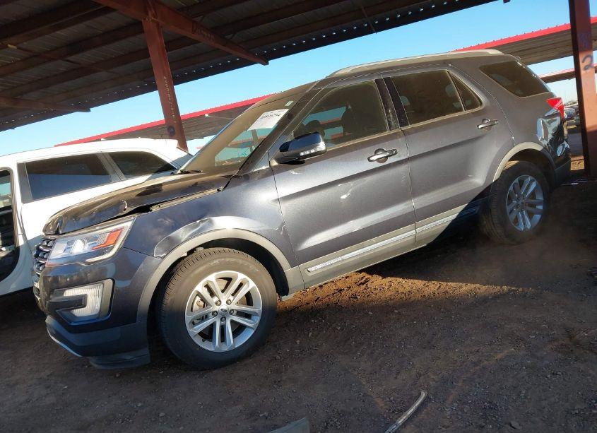 Photo 2 of 2017 Ford Explorer XLT (VIN 1FM5K7DH4HGC89844)