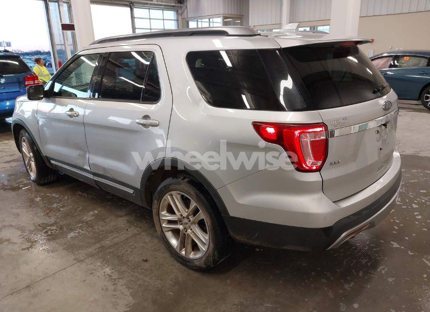 Photo 3 of 2017 Ford Explorer XLT (VIN 1FM5K7DH4HGD03404)