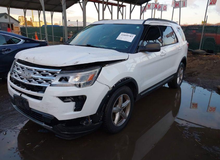 Photo 2 of 2019 Ford Explorer XLT (VIN 1FM5K7DH4KGB51955)