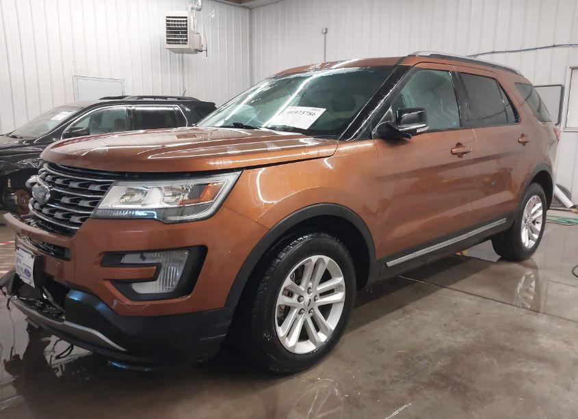 Photo 2 of 2017 Ford Explorer XLT (VIN 1FM5K7DH5HGB20528)